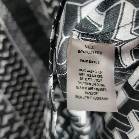 Calvin Klein Black & White Geometric V-neck Button Front - Picture 5 of 7